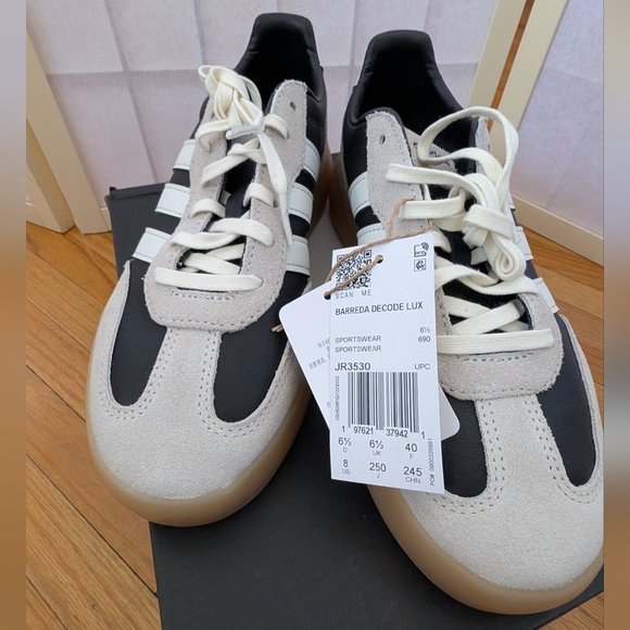 Adidas Women's Barreda Decode Lux - Picture 6 of 7